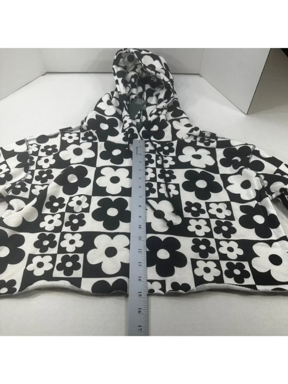 Wild Fable Women's Size Medium Hoodie Cropped Black White Floral Squares New - Picture 7 of 14